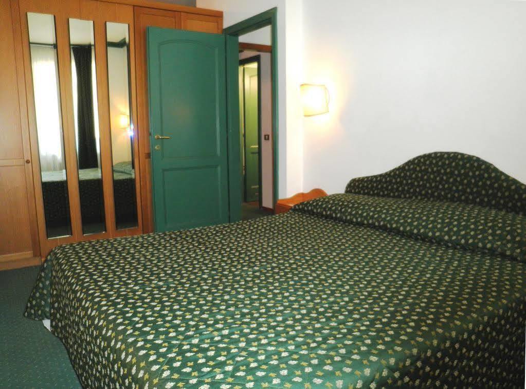 Residence Hotel Sport Campiglio Мадонна-ді-Кампільйо Екстер'єр фото